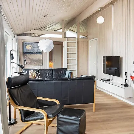 Semesterbostad 8 Person In